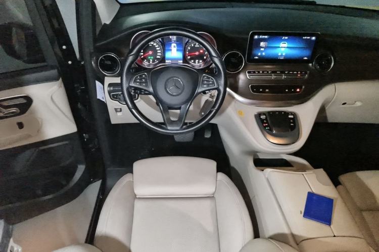 Used Mercedes-Benz V-Class 2022 V 260 Avantgarde Edition Steering Wheel