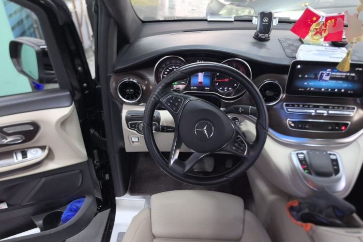 Used Mercedes-Benz V-Class 2022 V 260 Avantgarde Edition Steering Wheel