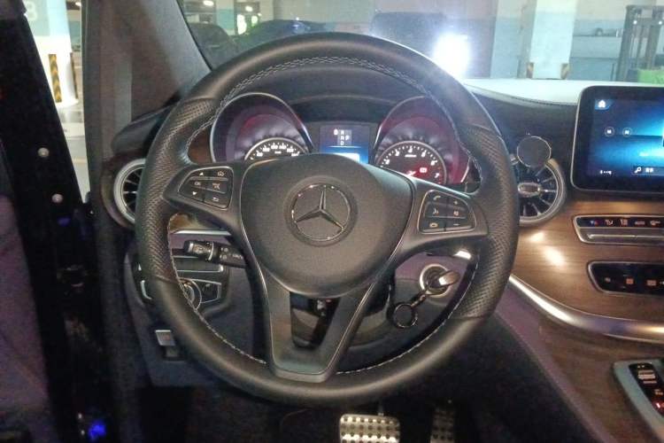 Used Mercedes-Benz V-Class 2022 V 260 L Long Wheelbase Prestige Edition Steering Wheel