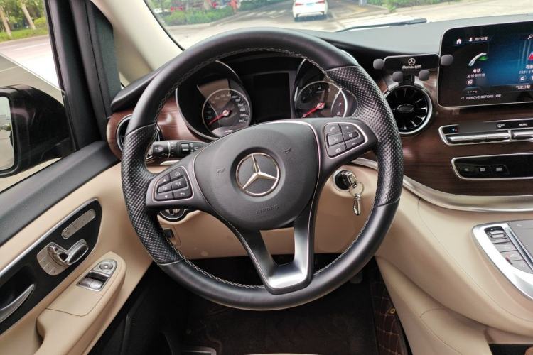 Used Mercedes-Benz V-Class 2022 V 260 Avantgarde Edition Steering Wheel