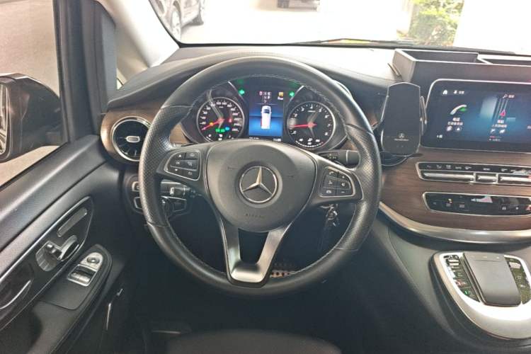 Used Mercedes-Benz V-Class 2022 V 260 Prestige Edition Steering Wheel