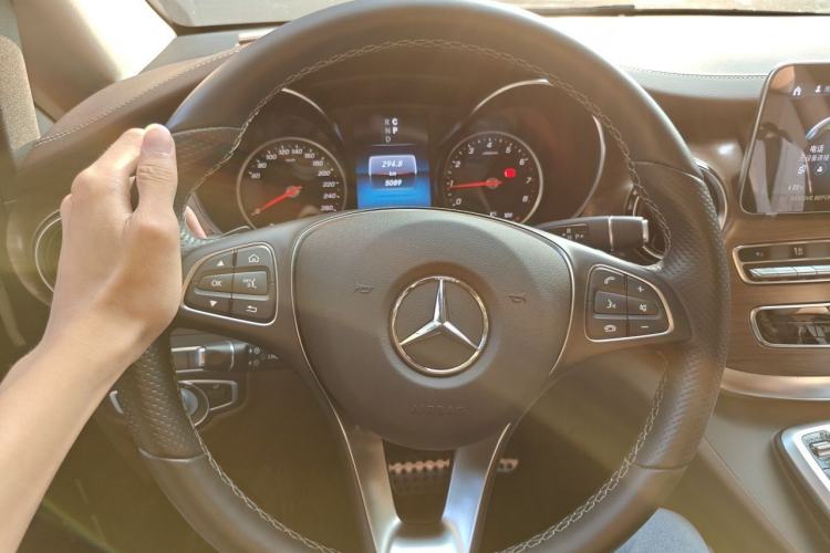 Used Mercedes-Benz V-Class 2022 V 260 Prestige Edition Steering Wheel