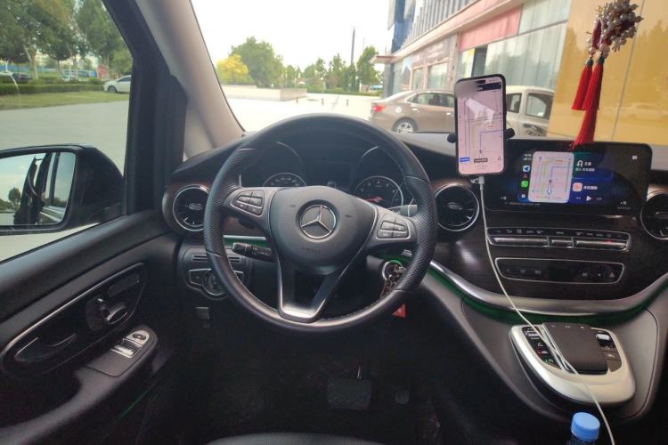 Used Mercedes-Benz V-Class 2022 V 260 Avantgarde Edition Steering Wheel