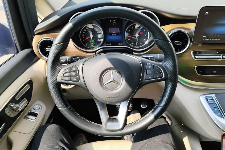 Used Mercedes-Benz V-Class 2022 V 260 Prestige Edition Steering Wheel