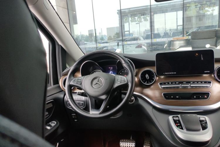 Used Mercedes-Benz V-Class 2022 V 260 Prestige Edition Steering Wheel