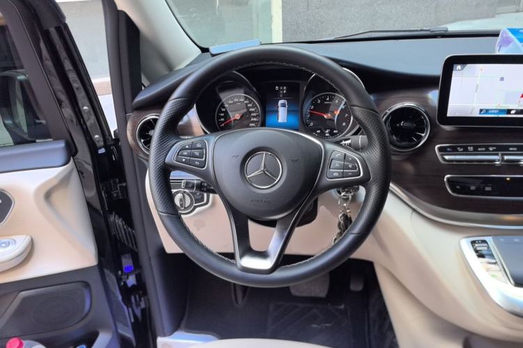 Used Mercedes-Benz V-Class 2022 V 260 Avantgarde Edition Steering Wheel