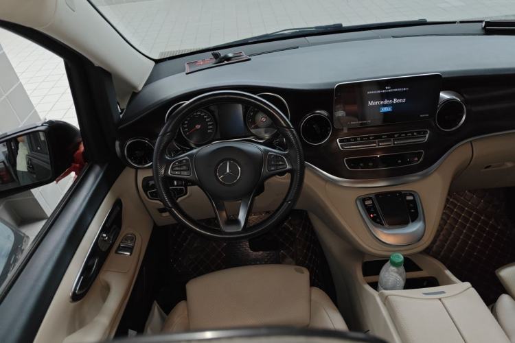Used Mercedes-Benz V-Class 2022 V 260 Avantgarde Edition Steering Wheel