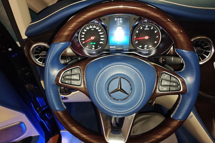 Used Mercedes-Benz V-Class 2022 V 260 Avantgarde Edition Steering Wheel