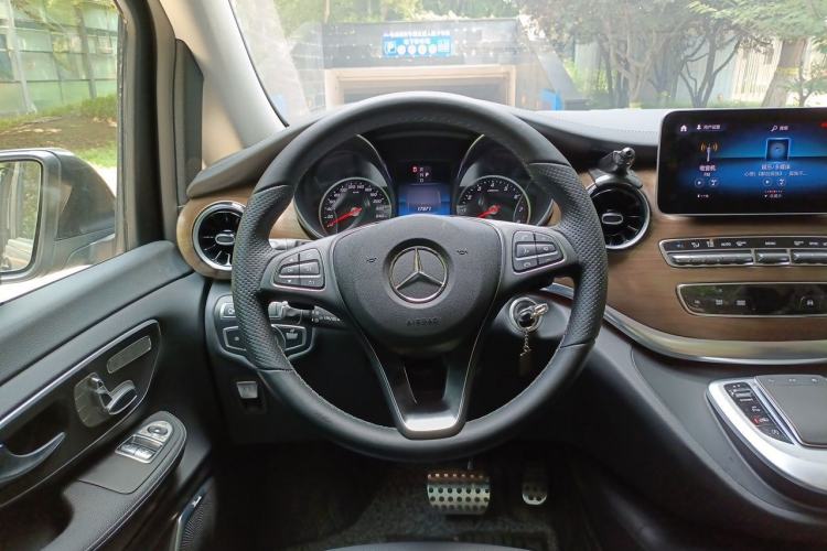 Used Mercedes-Benz V-Class 2022 V 260 Prestige Edition Steering Wheel
