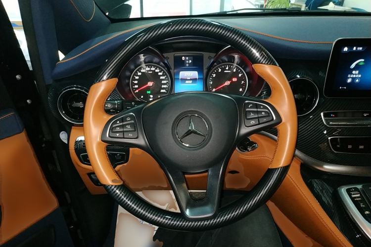 Used Mercedes-Benz V-Class 2022 V 260 Avantgarde Edition Steering Wheel