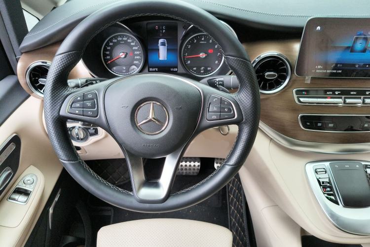 Used Mercedes-Benz V-Class 2022 V 260 Prestige Edition Steering Wheel