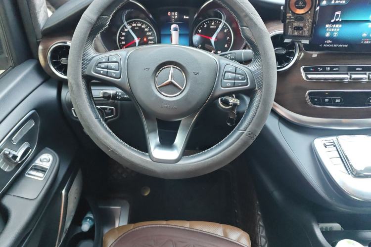 Used Mercedes-Benz V-Class 2022 V 260 Avantgarde Edition Steering Wheel