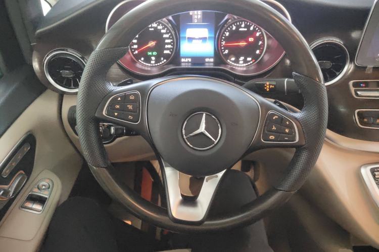Used Mercedes-Benz V-Class 2022 V 260 Avantgarde Edition Steering Wheel