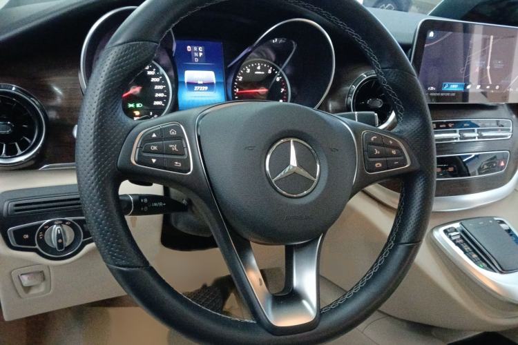 Used Mercedes-Benz V-Class 2022 V 260 Avantgarde Edition Steering Wheel