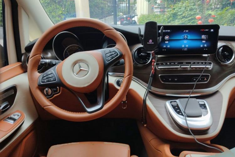 Used Mercedes-Benz V-Class 2022 V 260 Avantgarde Edition Steering Wheel