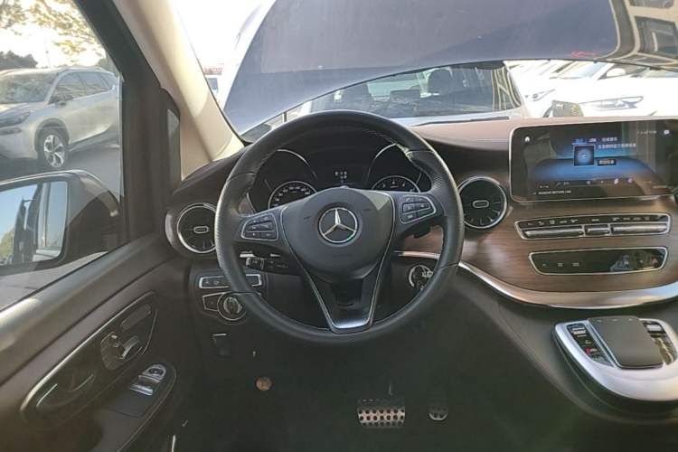 Used Mercedes-Benz V-Class 2022 V 260 L Long Wheelbase Prestige Edition Steering Wheel