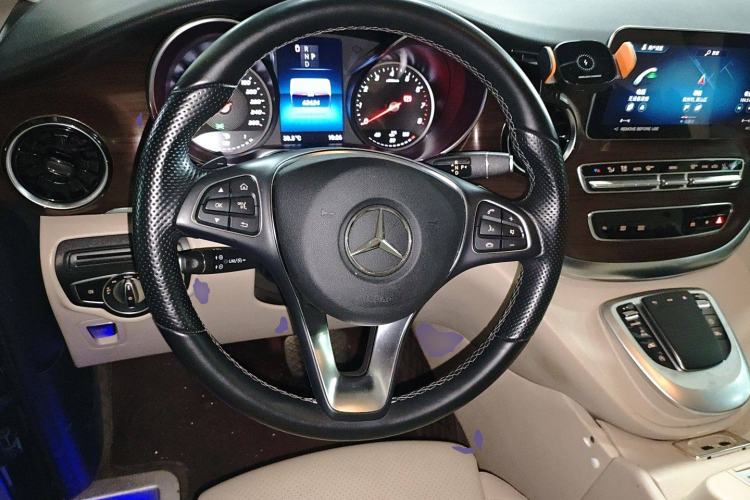 Used Mercedes-Benz V-Class 2022 V 260 Avantgarde Edition Steering Wheel