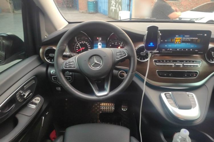 Used Mercedes-Benz V-Class 2022 V 260 Prestige Edition Steering Wheel