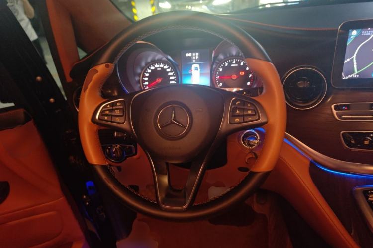 Used Mercedes-Benz V-Class 2022 V 260 Avantgarde Edition Steering Wheel