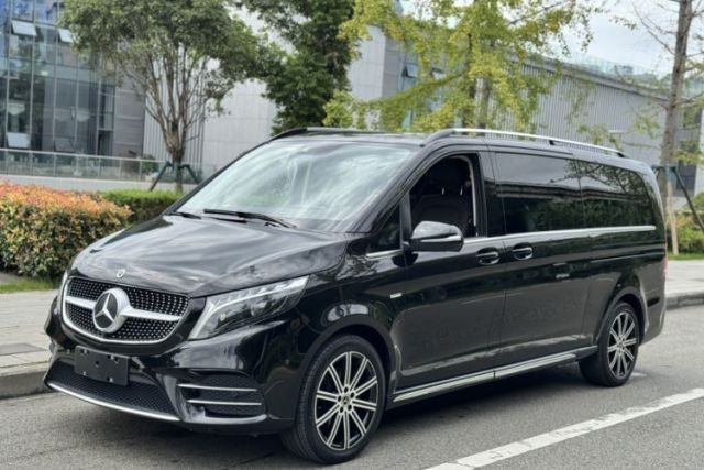 Ojetý Mercedes-Benz V-Class 2022 V 260 L Long-wheelbase Luxury Edition