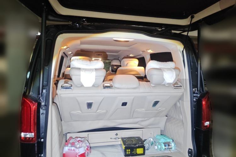 Used Mercedes-Benz V-Class 2022 V 260 Avantgarde Edition Trunk