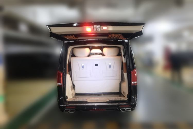 Used Mercedes-Benz V-Class 2022 V 260 Avantgarde Edition Trunk