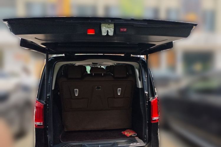 Used Mercedes-Benz V-Class 2022 V 260 Avantgarde Edition Trunk