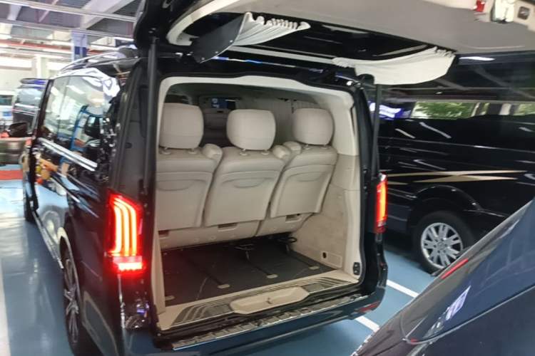 Used Mercedes-Benz V-Class 2022 V 260 L Long-wheelbase Luxury Edition Trunk