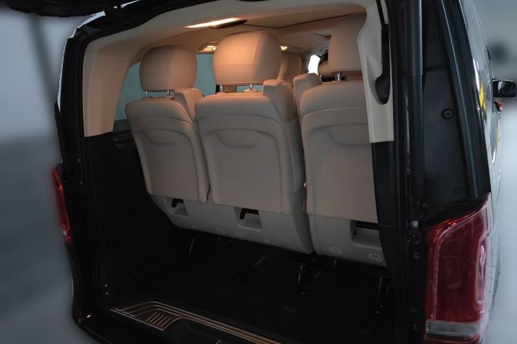 Used Mercedes-Benz V-Class 2022 V 260 Avantgarde Edition Trunk