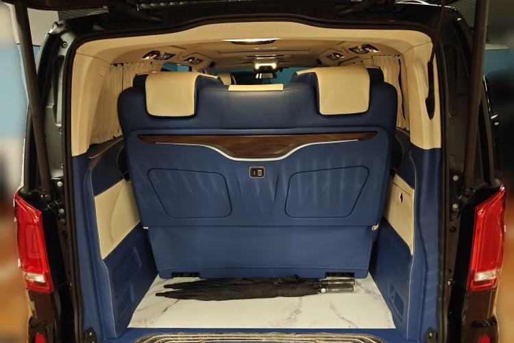 Used Mercedes-Benz V-Class 2022 V 260 Avantgarde Edition Trunk