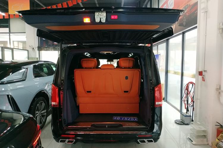 Used Mercedes-Benz V-Class 2022 V 260 Avantgarde Edition Trunk