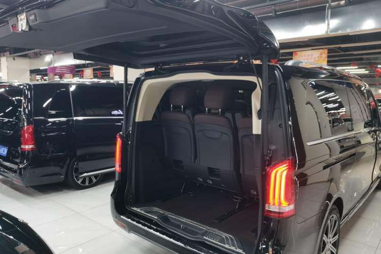 Used Mercedes-Benz V-Class 2022 V 260 L Long-wheelbase Luxury Edition Trunk