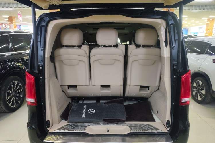Used Mercedes-Benz V-Class 2022 V 260 L Long-wheelbase Luxury Edition Trunk