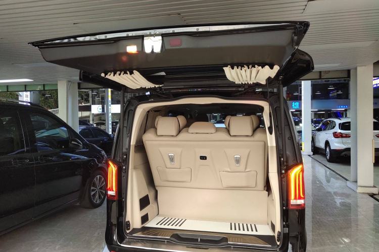 Used Mercedes-Benz V-Class 2022 V 260 Avantgarde Edition Trunk