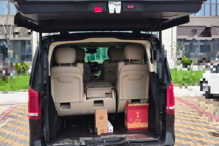 Used Mercedes-Benz V-Class 2022 V 260 Avantgarde Edition Trunk
