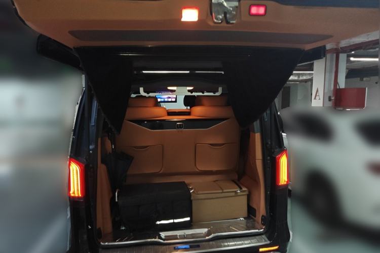 Used Mercedes-Benz V-Class 2022 V 260 Avantgarde Edition Trunk