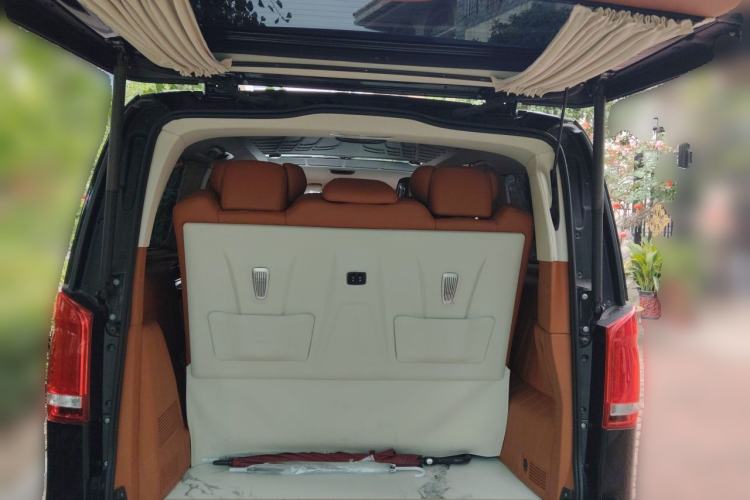 Used Mercedes-Benz V-Class 2022 V 260 Avantgarde Edition Trunk