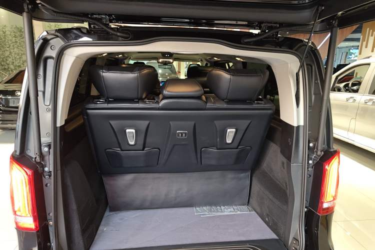 Used Mercedes-Benz V-Class 2022 V 260 L Long-wheelbase Luxury Edition Trunk