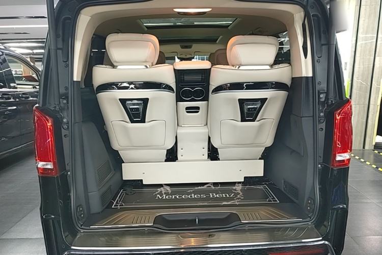 Used Mercedes-Benz V-Class 2022 V 260 Avantgarde Edition Trunk