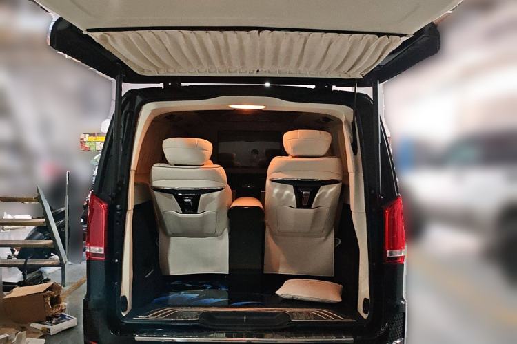 Used Mercedes-Benz V-Class 2022 V 260 Avantgarde Edition Trunk