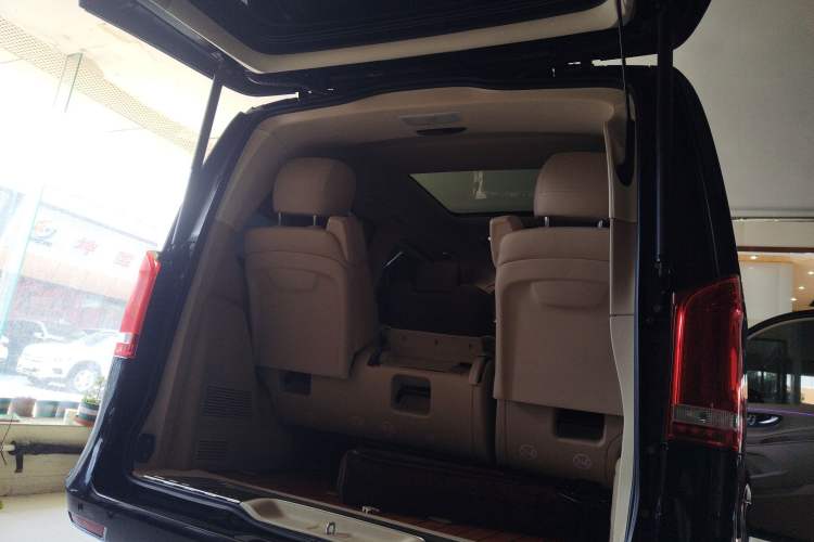 Used Mercedes-Benz V-Class 2022 V 260 Avantgarde Edition Trunk