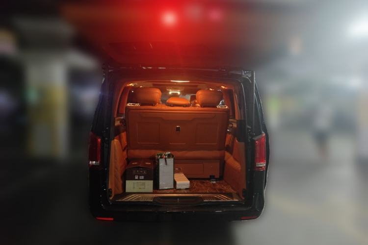Used Mercedes-Benz V-Class 2022 V 260 Avantgarde Edition Trunk