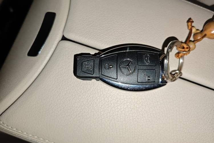 Used Mercedes-Benz V-Class 2022 V 260 Prestige Edition Vehicle Key