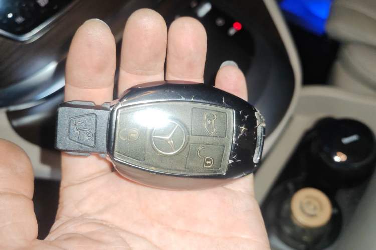 Used Mercedes-Benz V-Class 2022 V 260 Avantgarde Edition Vehicle Key