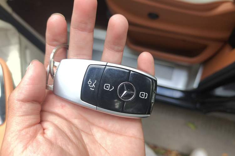 Used Mercedes-Benz V-Class 2022 V 260 L Long Wheelbase Prestige Edition Vehicle Key