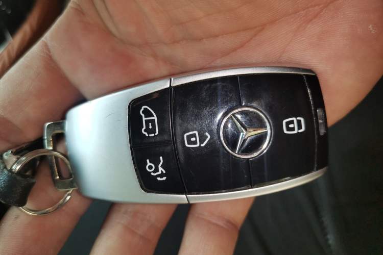 Used Mercedes-Benz V-Class 2022 V 260 Avantgarde Edition Vehicle Key