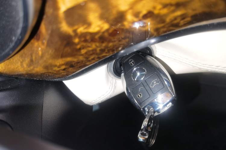 Used Mercedes-Benz V-Class 2022 V 260 Avantgarde Edition Vehicle Key