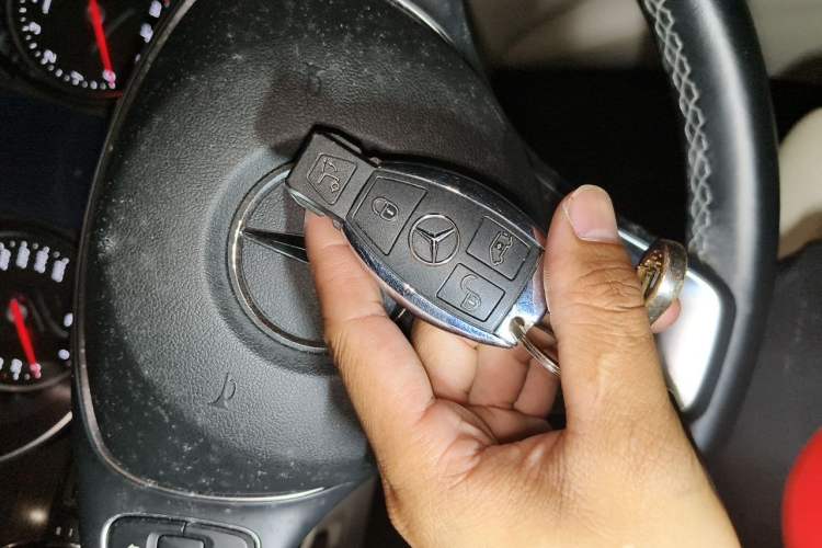 Used Mercedes-Benz V-Class 2022 V 260 Avantgarde Edition Vehicle Key