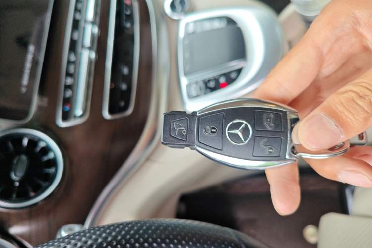 Used Mercedes-Benz V-Class 2022 V 260 Avantgarde Edition Vehicle Key