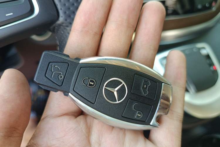Used Mercedes-Benz V-Class 2022 V 260 Prestige Edition Vehicle Key